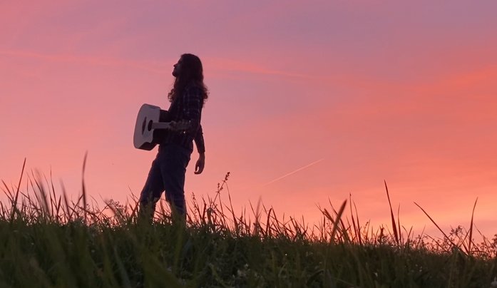 Ben Richel guitare au coucher du soleil